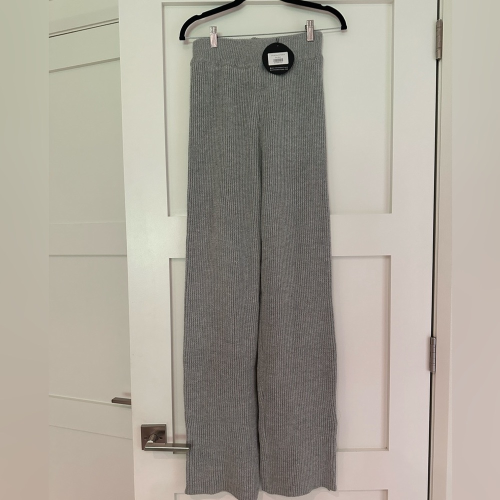 🩶 White Fox Grey comfy pants sz med